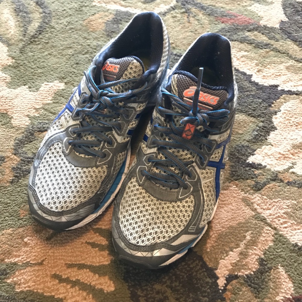 Men’s ASICS gently worn sneakers